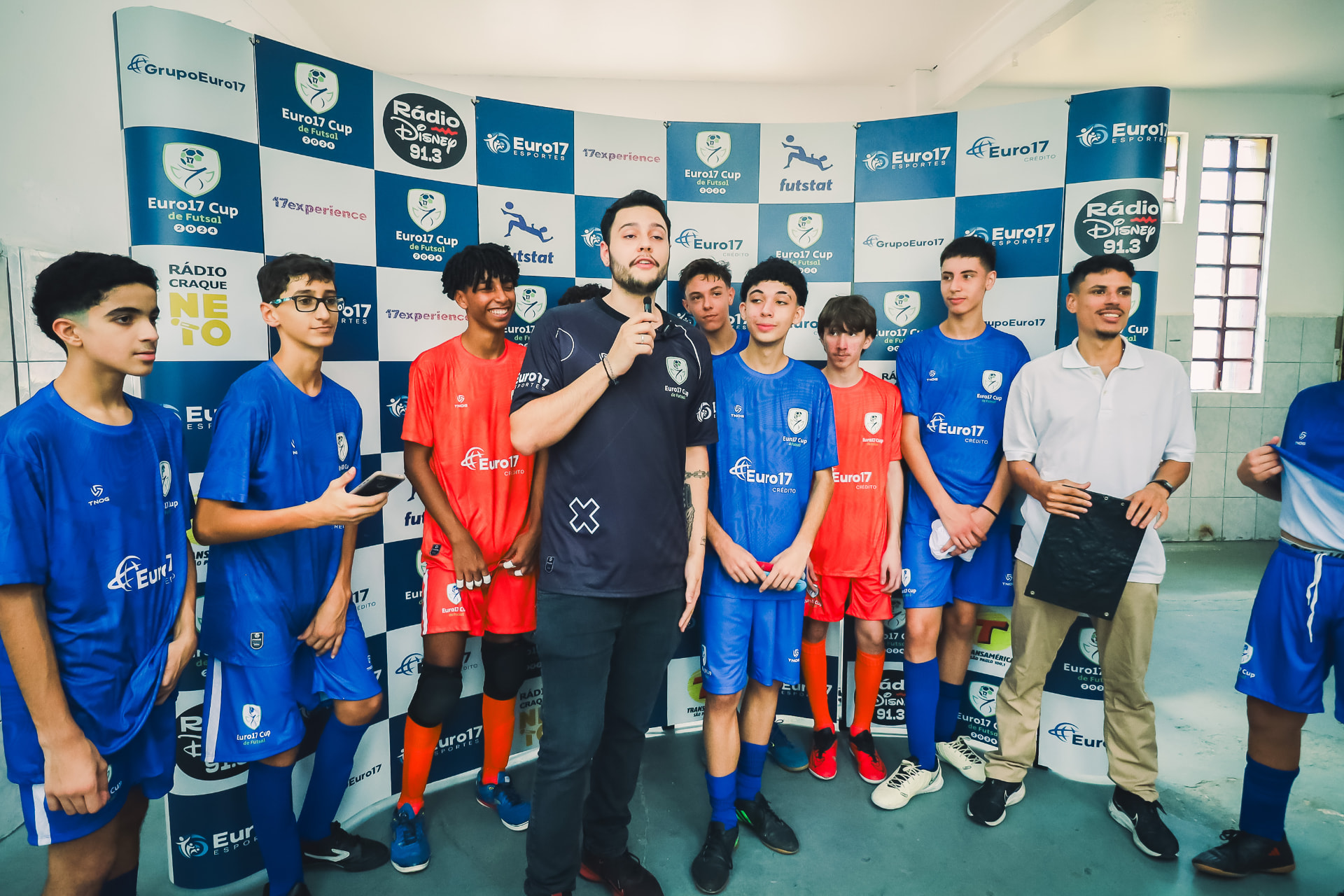 Atletas da Astro Jovem em entrevista no campeonato